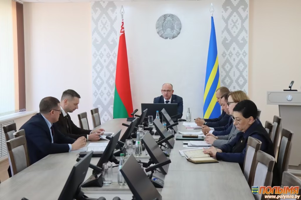 чыноўнікі ў Карэлічах